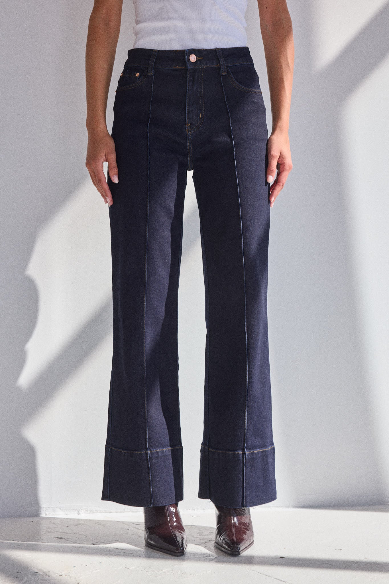 IRIS - Jean Droit Brut & Plis Plaqués