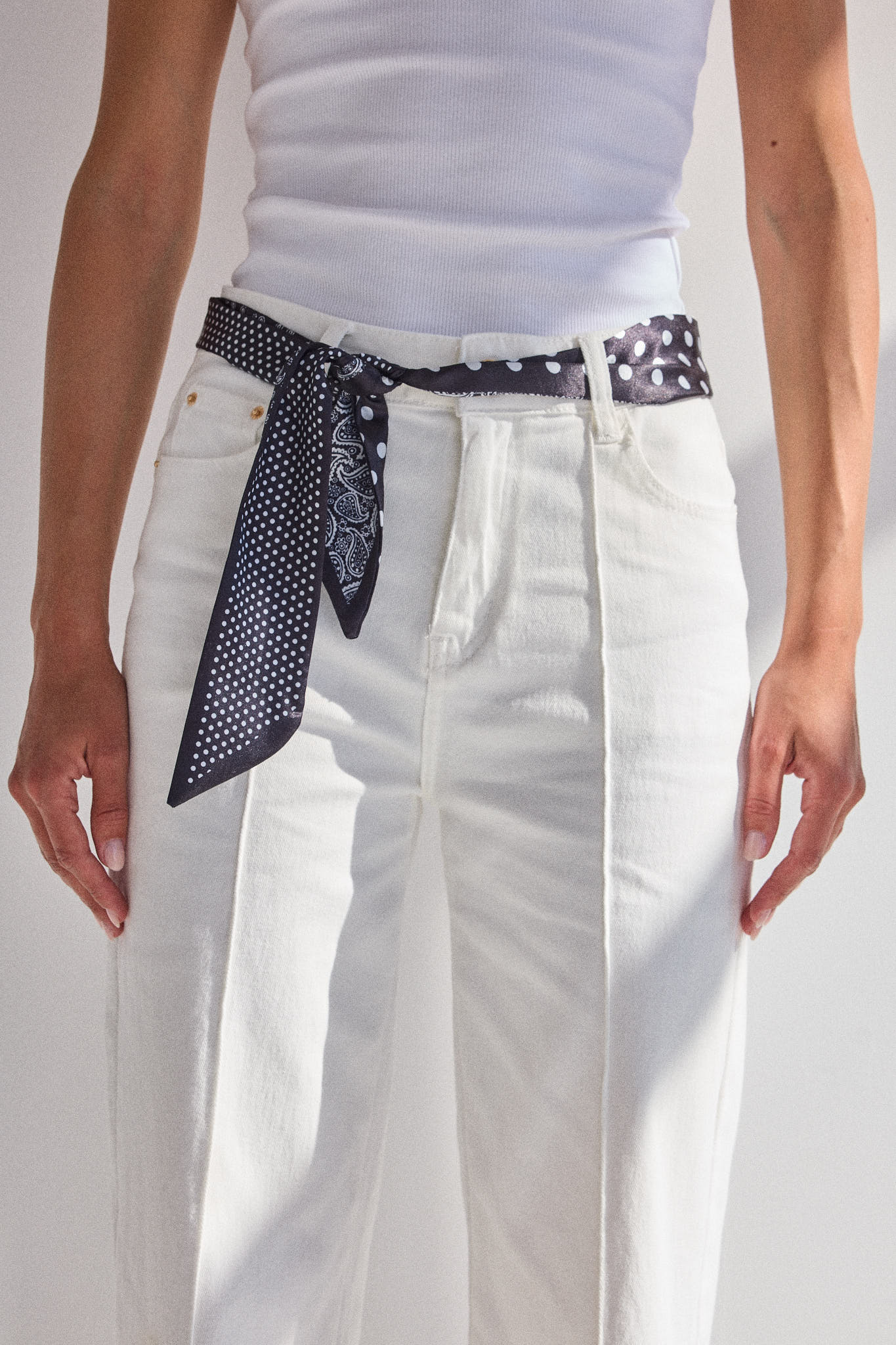 IRIS - Jean Droit Blanc & Plis Plaqués