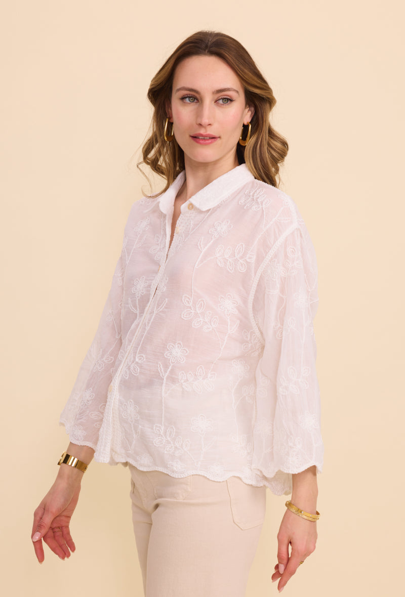Chemise avec broderies