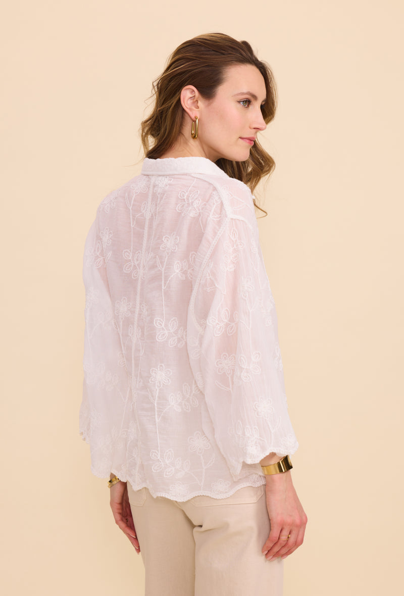 Chemise avec broderies