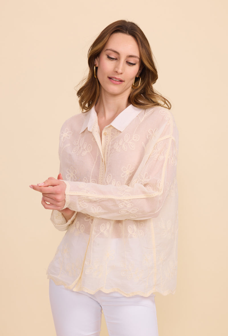 Chemise avec broderies