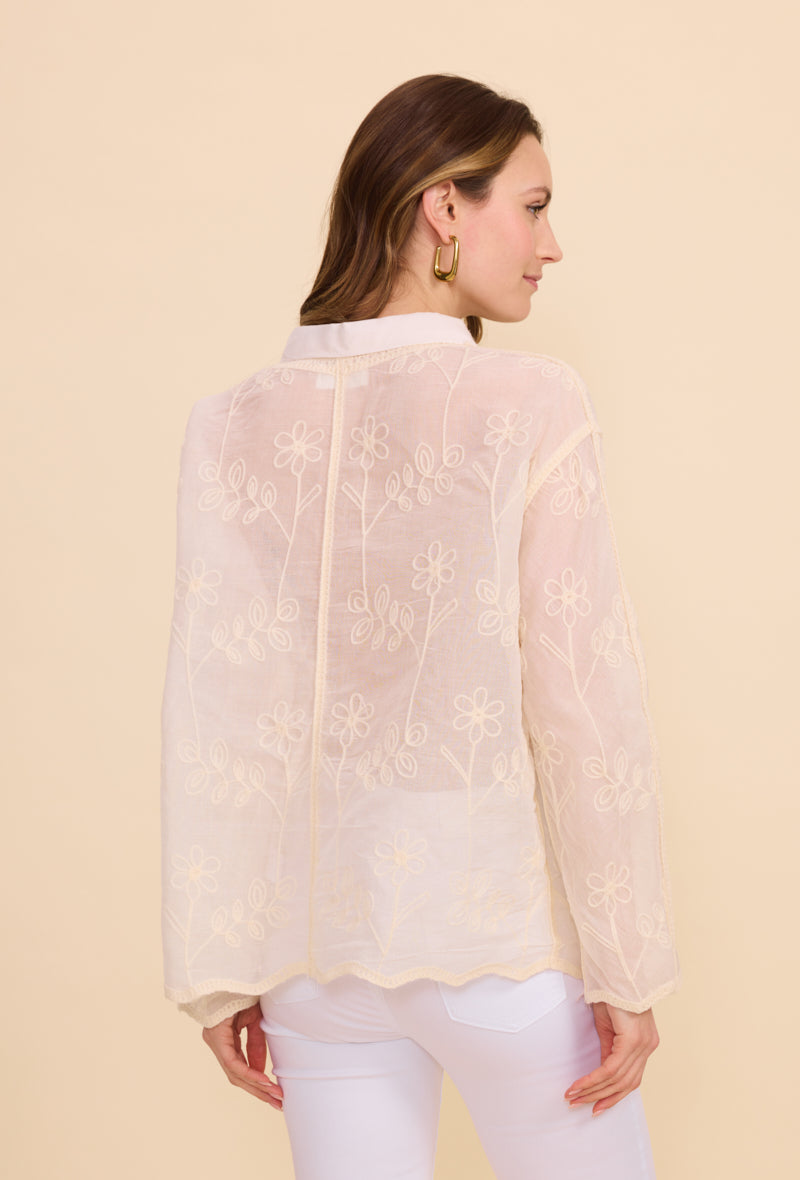 Chemise avec broderies