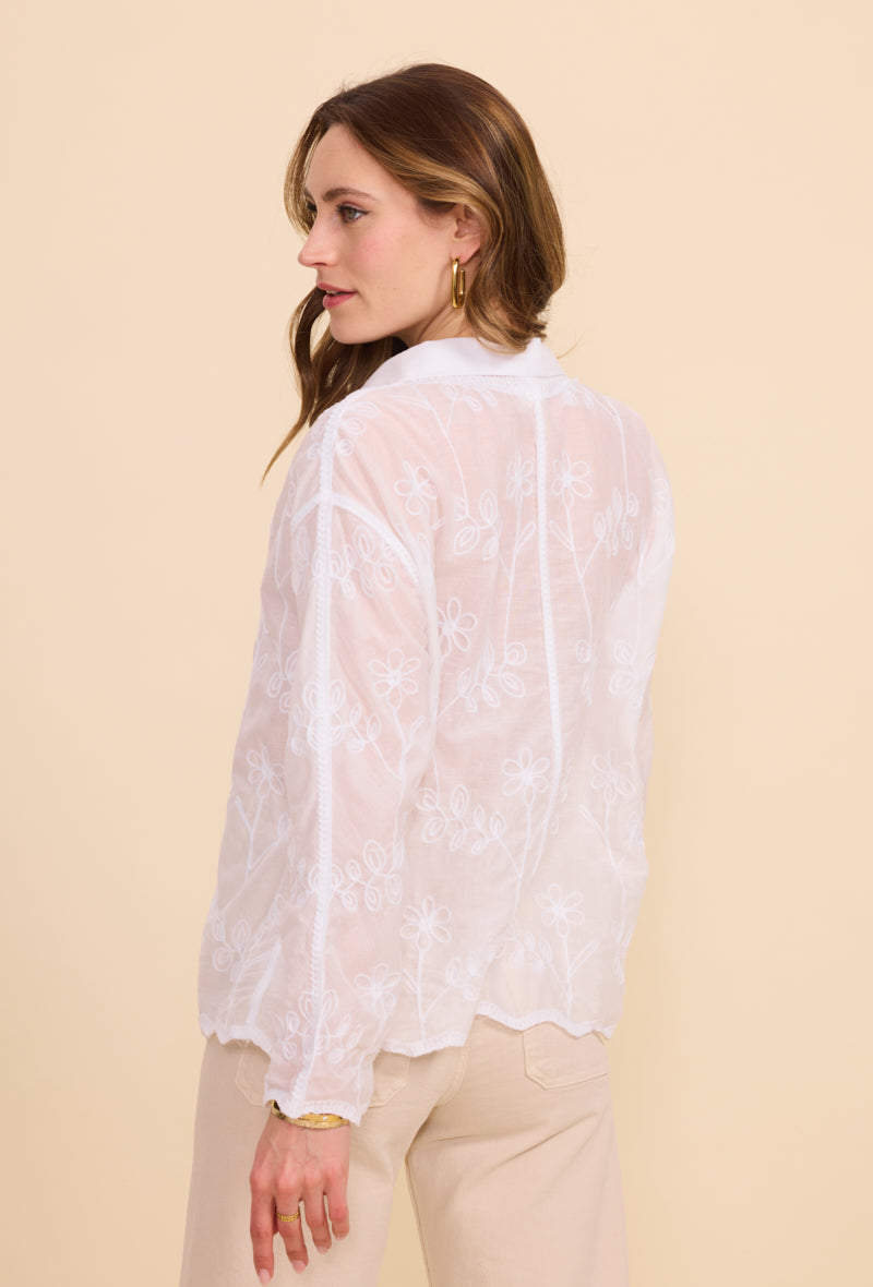 Chemise avec broderies