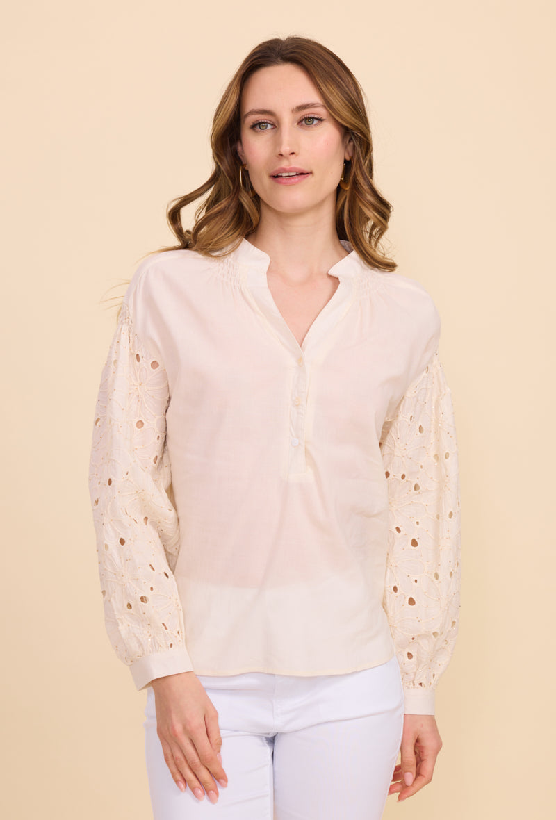 Chemise en coton, col tunisien, avec manches brodées