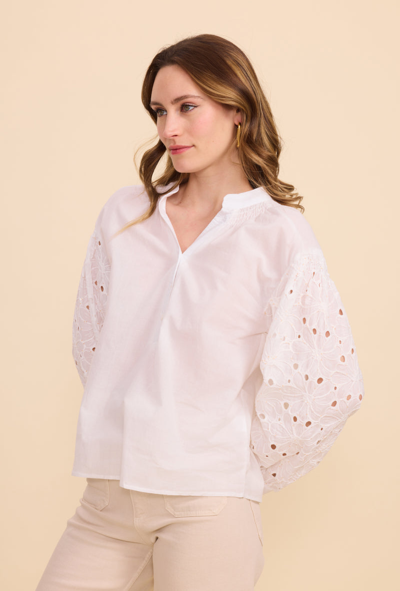 Chemise en coton, col tunisien, avec manches brodées