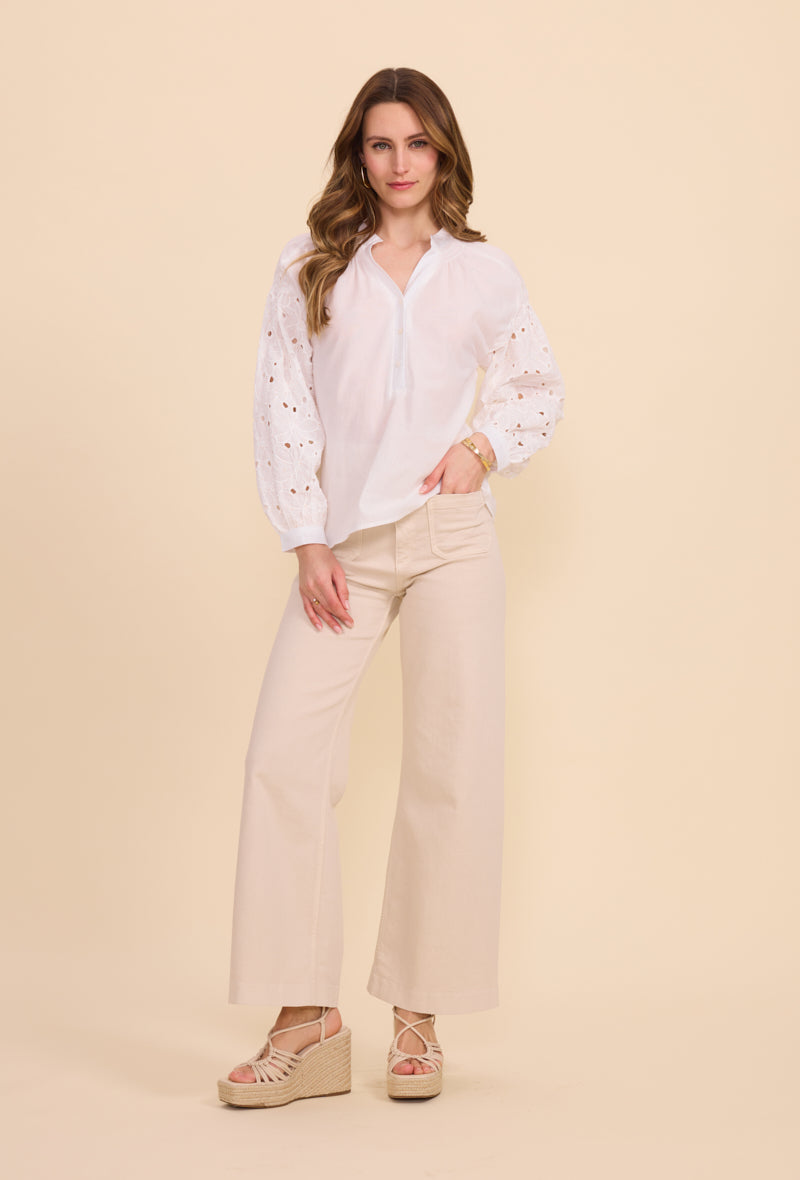 Chemise en coton, col tunisien, avec manches brodées