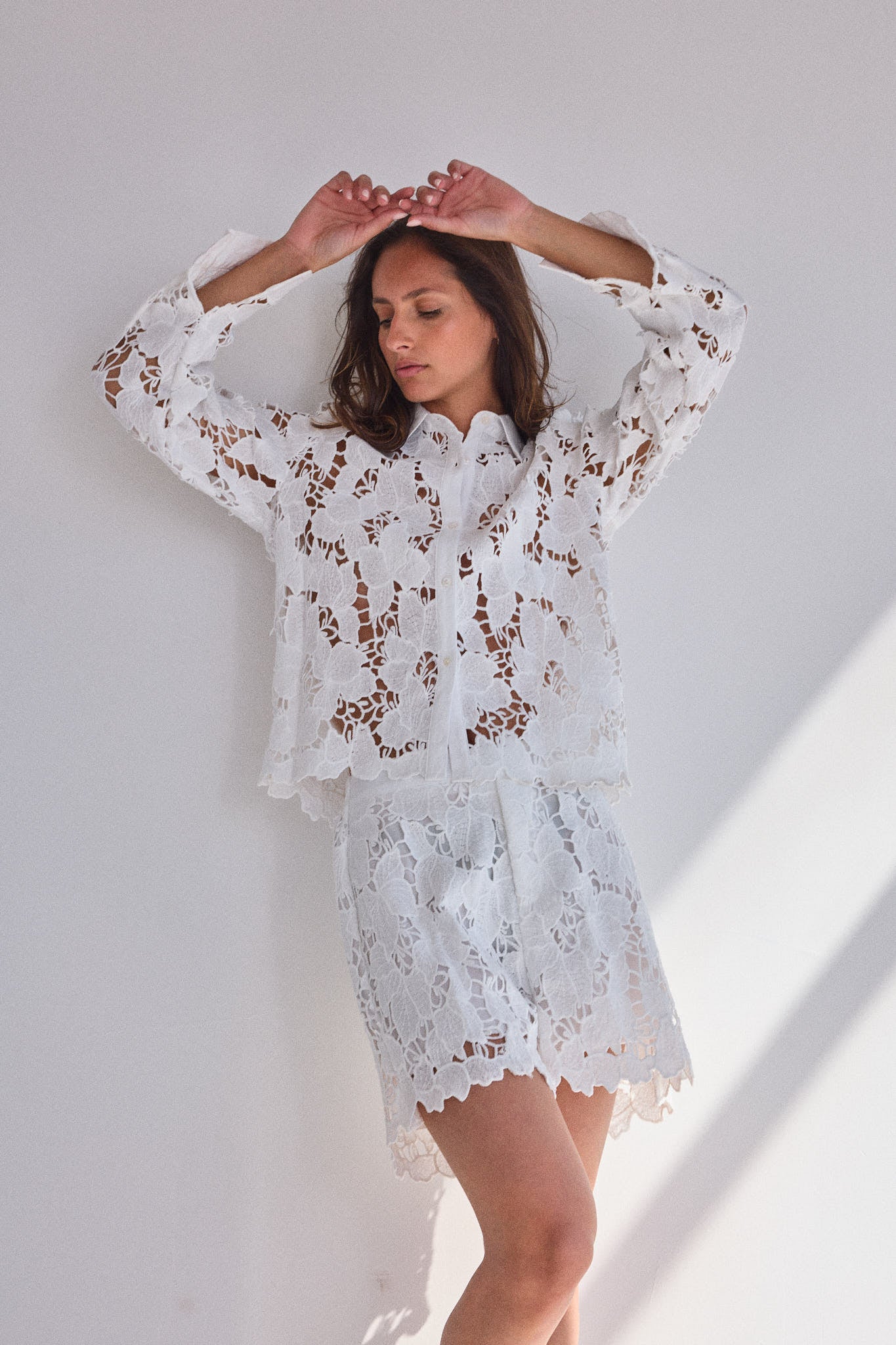 LÉONIE - Ensemble Chemise & Short en Dentelle Ajourée