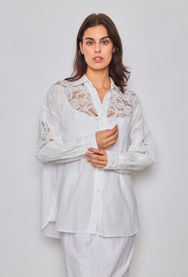 Chemise longue à broderie