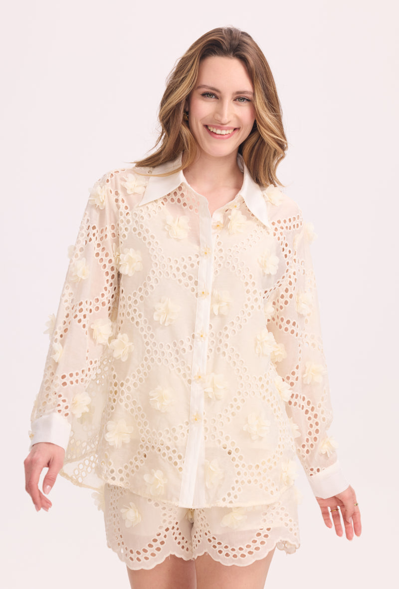Chemise manches longue et short à fleurs brodées