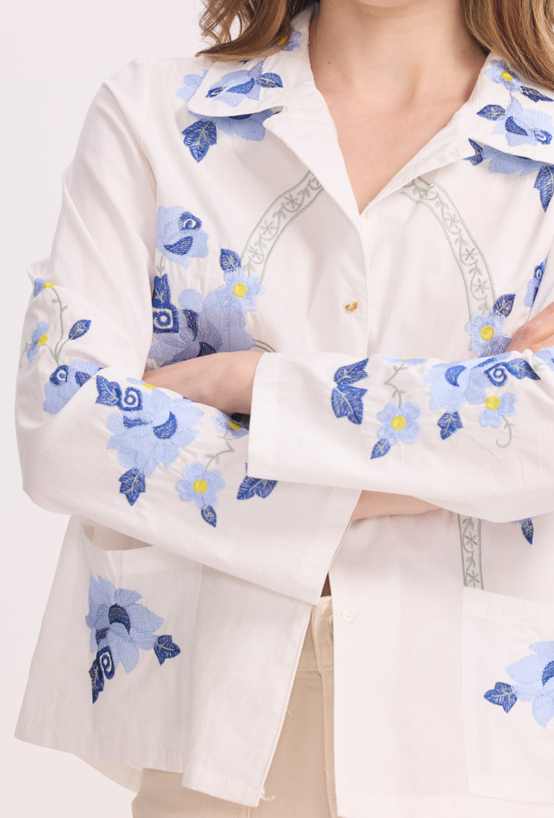 Chemise en coton avec broderie colorées