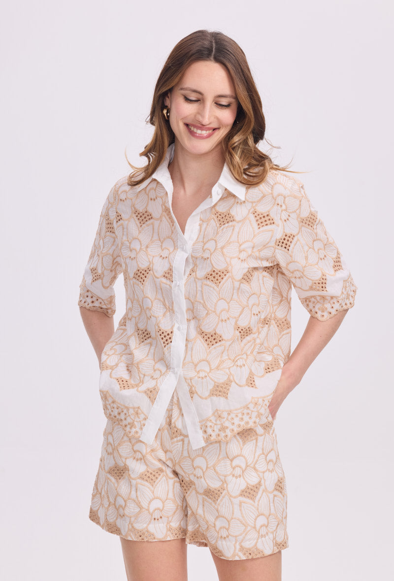 Ensemble en coton, short et chemise avec broderie
