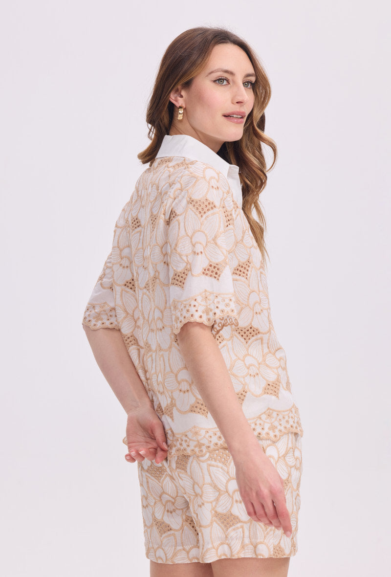 Ensemble en coton, short et chemise avec broderie