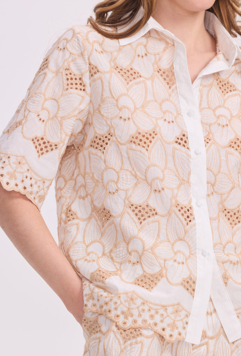 Ensemble en coton, short et chemise avec broderie