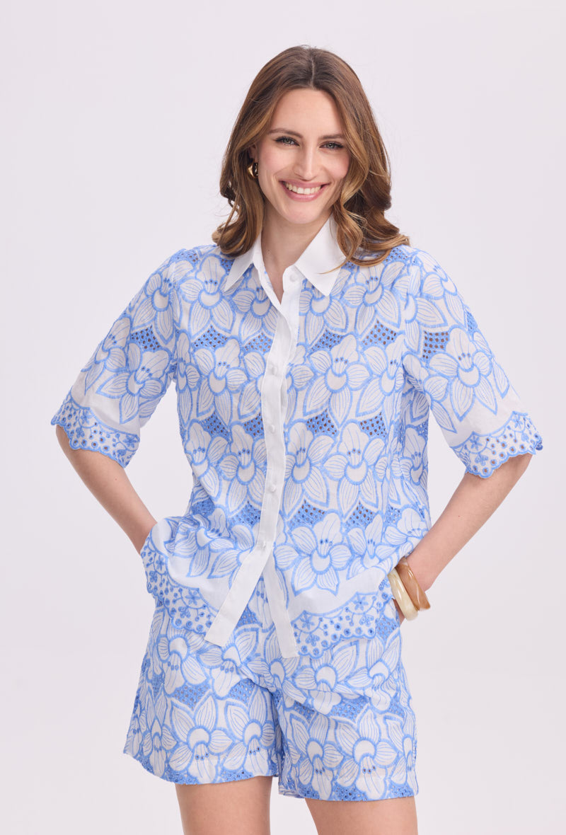 Ensemble en coton, short et chemise avec broderie