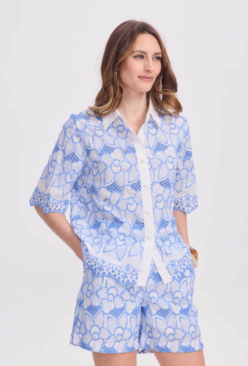 Ensemble en coton, short et chemise avec broderie