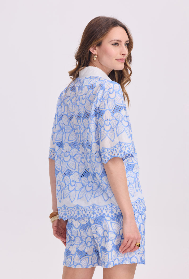 Ensemble en coton, short et chemise avec broderie
