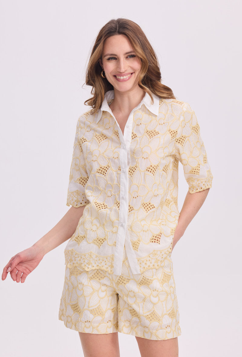 Ensemble en coton, short et chemise avec broderie