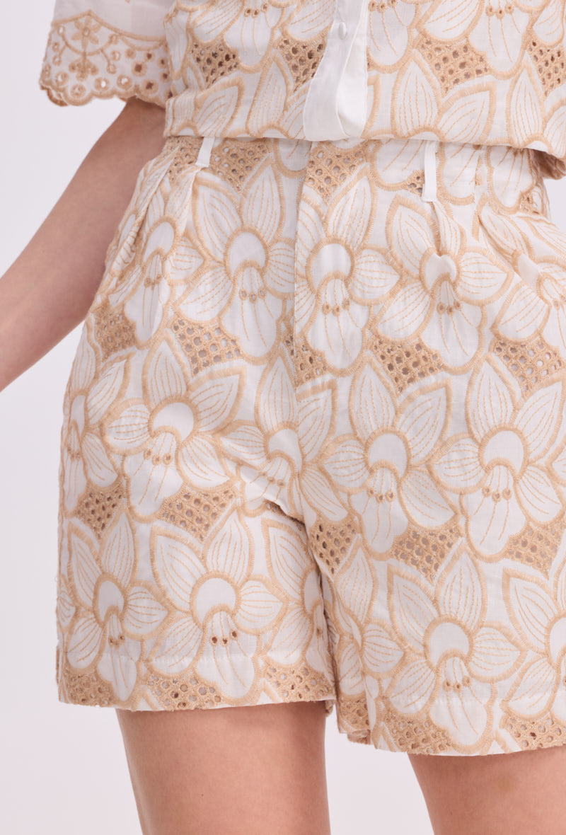 Ensemble en coton, short et chemise avec broderie
