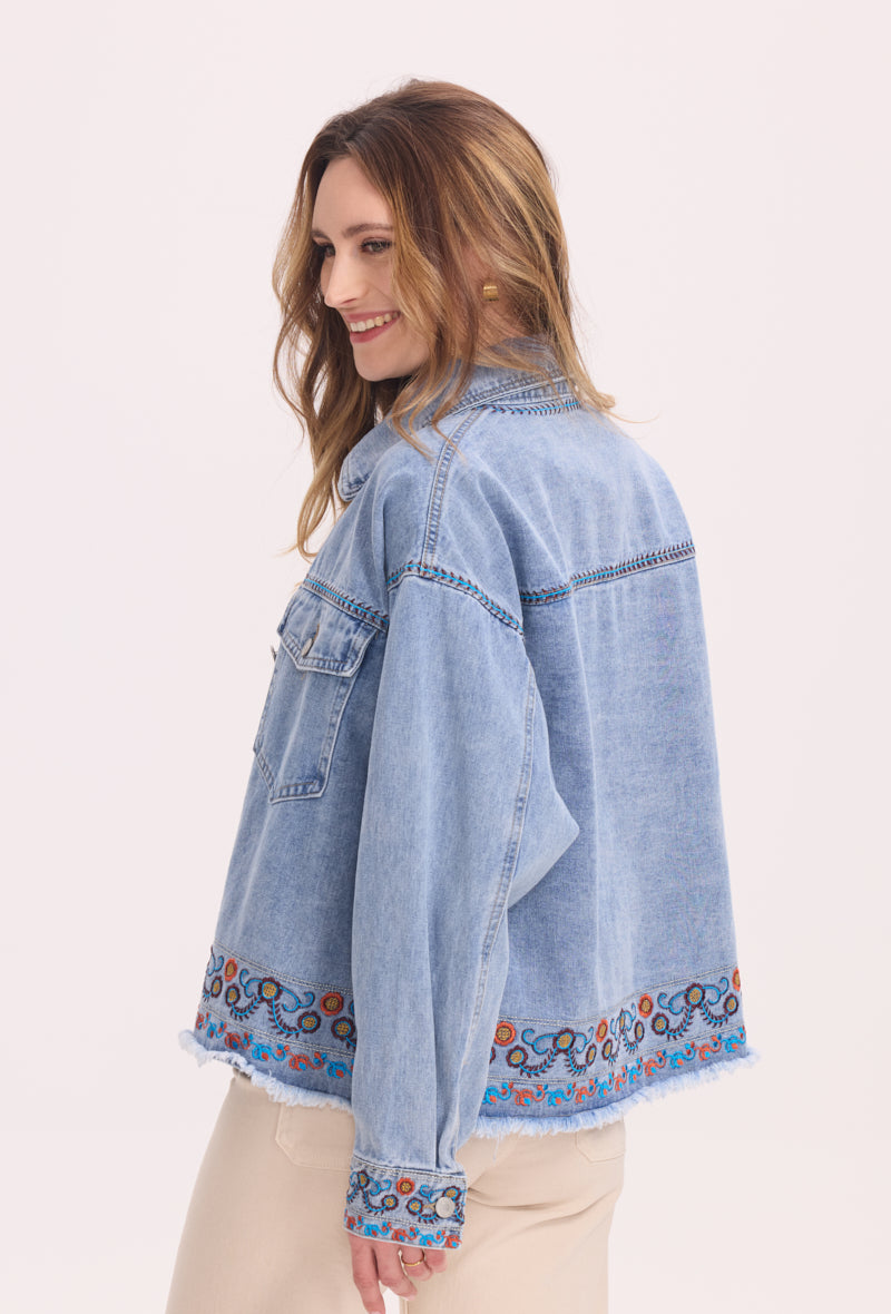 Chemise en jeans avec broderies