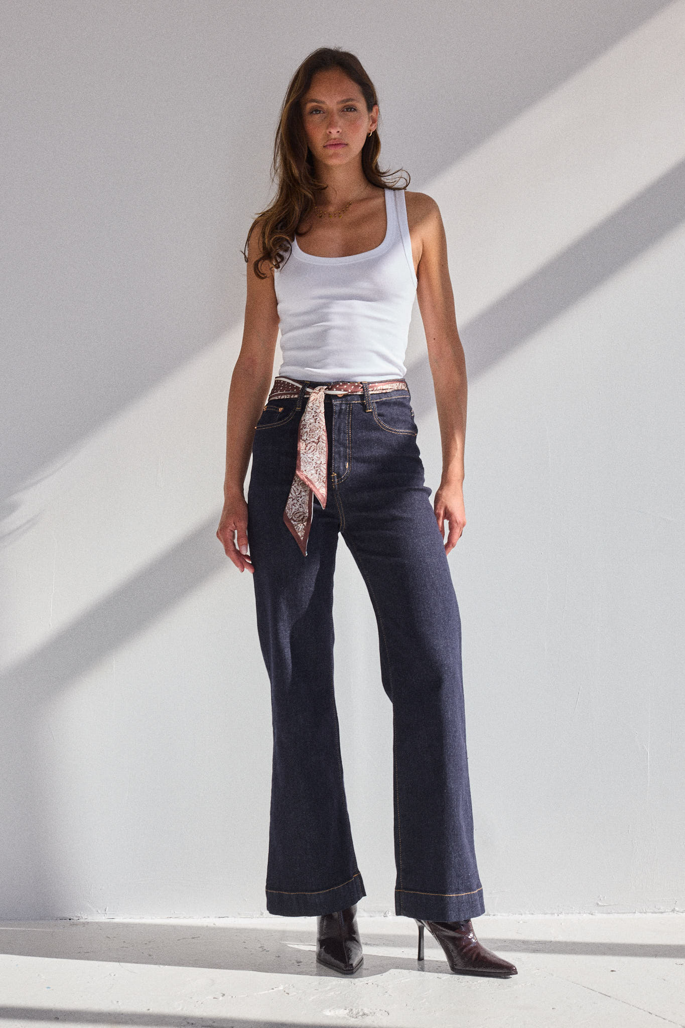AVA - Jean Bootcut Taille Haute & Bleu Brut Profond