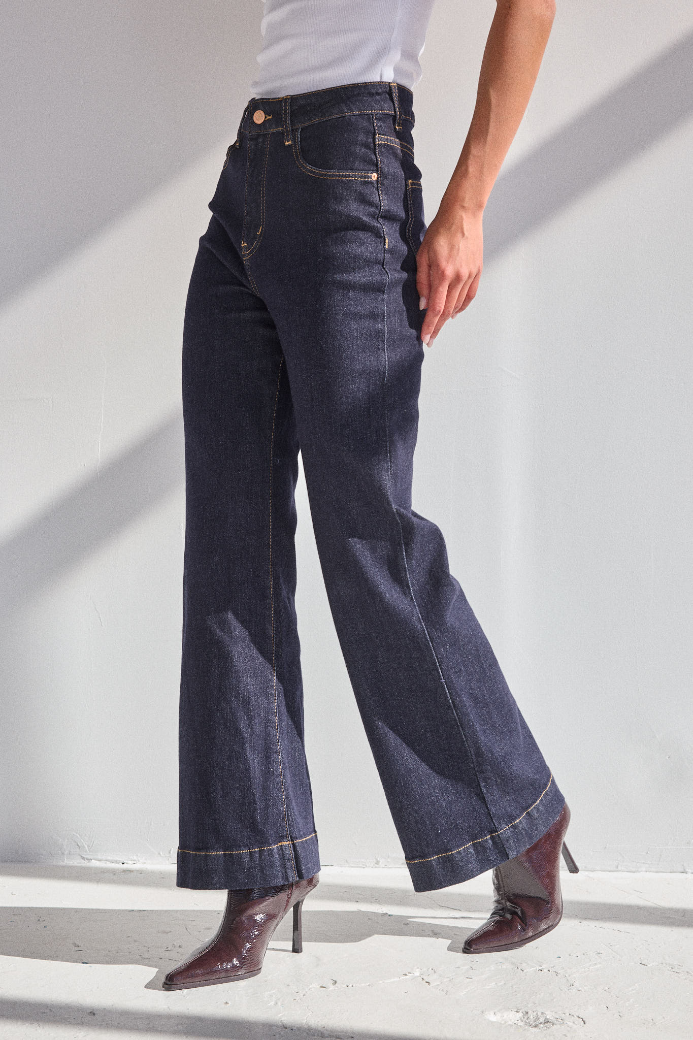 AVA - Jean Bootcut Taille Haute & Bleu Brut Profond