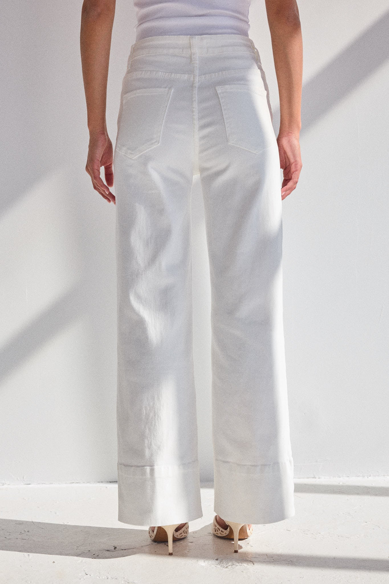 IRIS - Jean Droit Blanc & Plis Plaqués