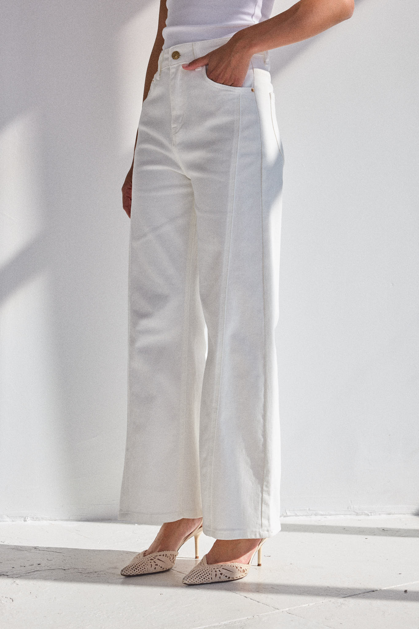 ROMANE - White Wide Leg Jeans & Pin Tuck Line