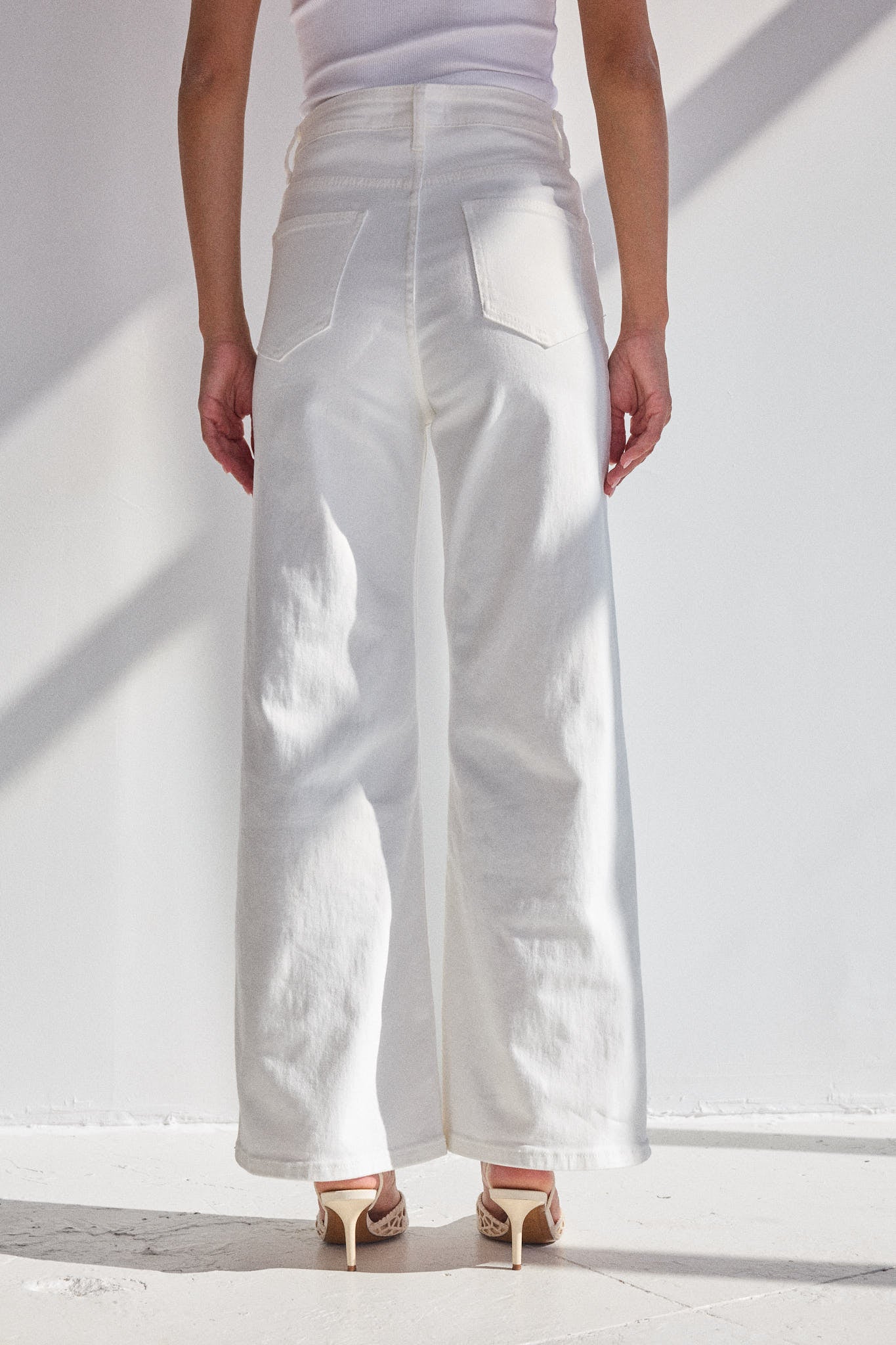 ROMANE - White Wide Leg Jeans & Pin Tuck Line